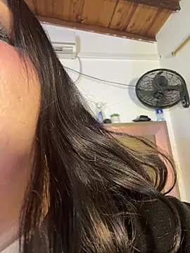 Snapshot of Venus_queenn chatting on October 17, 2025, 12:36 am Venus queenn online show from October 17, 2025, 12:36 am