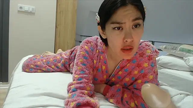 Kunimitsuu  online show from December 14, 2024, 2:11 am