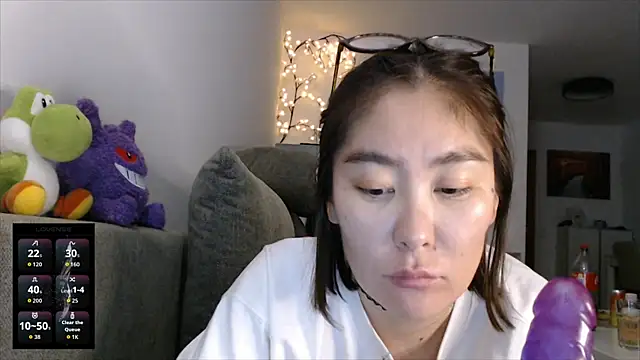 Snapshot of Kunimitsuu_ chatting on October 4, 2025, 10:33 pm Kunimitsuu online show from October 4, 2025, 10:33 pm