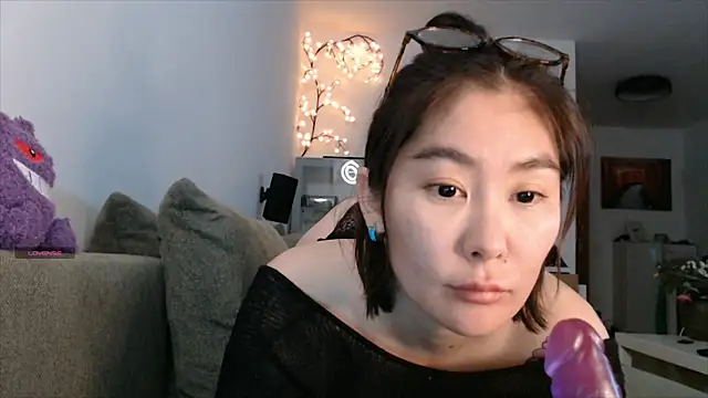 Snapshot of Kunimitsuu_ chatting on October 3, 2025, 11:06 pm Kunimitsuu online show from October 3, 2025, 11:06 pm