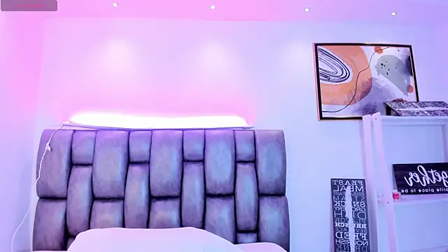 martina mancini online show from October 17, 2025, 12:51 pm