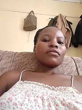 Snapshot of petite_babe chatting on February 16, 2026, 8:02 am petite babe online show from February 16, 2026, 8:02 am