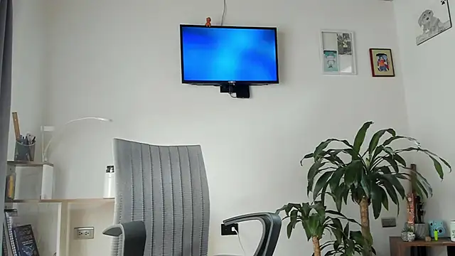 manucute 23  online show from September 24, 2025, 3:40 pm