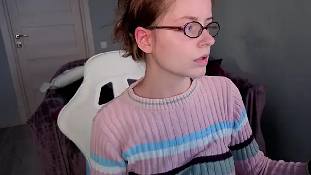 reb luvng online show from September 21, 2025, 1:49 pm