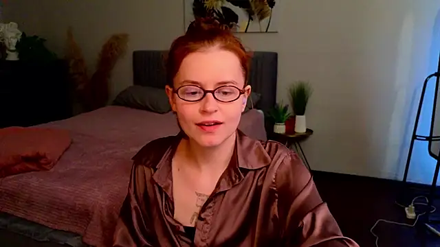 reb luvng online show from September 9, 2025, 1:42 pm
