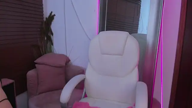 Snapshot of Irina_bx chatting on September 27, 2025, 9:21 pm Irina bx online show from September 27, 2025, 9:21 pm