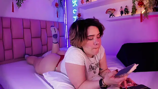 albaismynameX online show from February 11, 2025, 12:04 pm