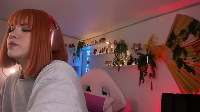 albaismynameX online show from February 19, 2025, 12:11 pm