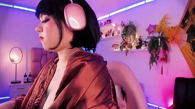 albaismynameX online show from February 22, 2025, 3:14 pm