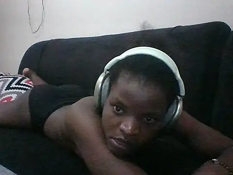 hotgal1112 online show from November 12, 2025, 9:18 pm