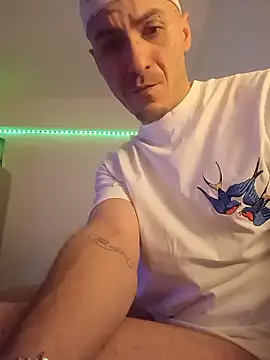 Snapshot of BenDover313OF chatting on January 15, 2026, 5:33 am BenDover313OF online show from January 15, 2026, 5:33 am