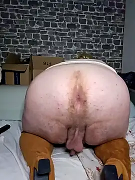 Snapshot of MoniqueBader22 chatting on December 19, 2024, 10:00 pm MoniqueBader22 online show from December 19, 2024, 10:00 pm