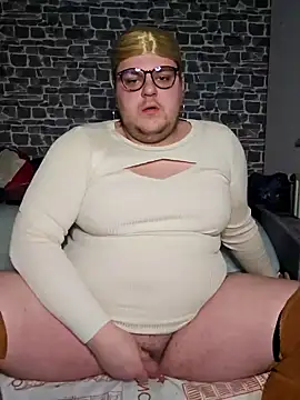 Snapshot of MoniqueBader22 chatting on December 21, 2024, 8:32 pm MoniqueBader22 online show from December 21, 2024, 8:32 pm