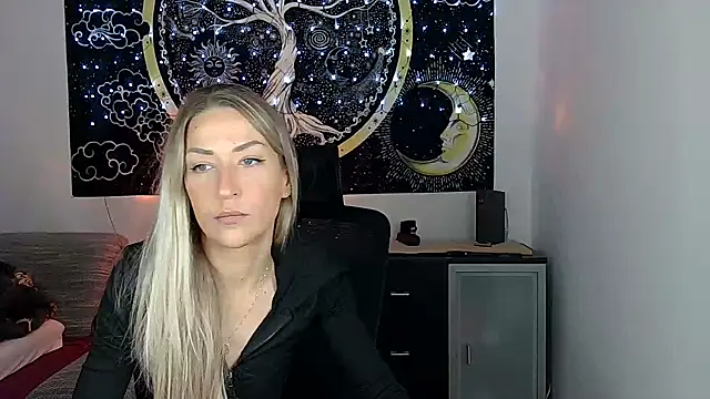 Snapshot of SexxyLiviaa chatting on November 17, 2025, 9:30 pm SexxyLiviaa online show from November 17, 2025, 9:30 pm