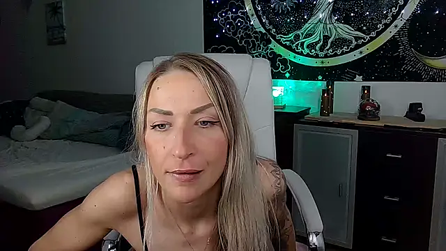 Snapshot of SexxyLiviaa chatting on November 7, 2025, 5:17 pm SexxyLiviaa online show from November 7, 2025, 5:17 pm