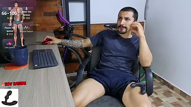 Snapshot of Marck_Muscle chatting on October 7, 2025, 11:50 pm Marck Muscle online show from October 7, 2025, 11:50 pm