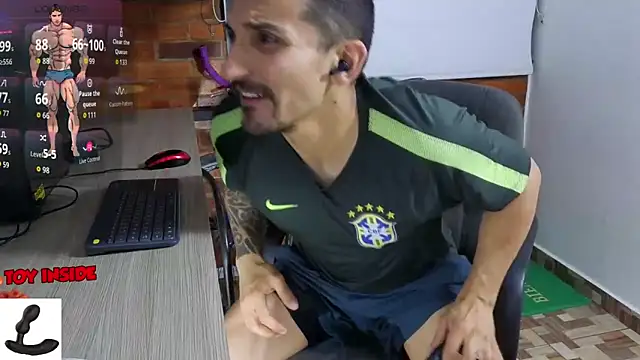 Snapshot of Marck_Muscle chatting on September 17, 2025, 11:29 pm Marck Muscle online show from September 17, 2025, 11:29 pm