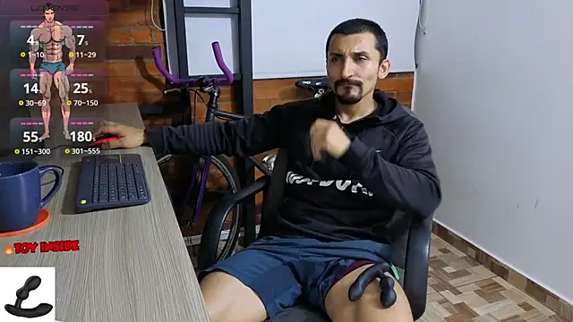 Snapshot of Marck_Muscle chatting on October 11, 2025, 12:11 am Marck Muscle online show from October 11, 2025, 12:11 am