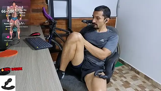 Snapshot of Marck_Muscle chatting on October 10, 2025, 2:01 am Marck Muscle online show from October 10, 2025, 2:01 am