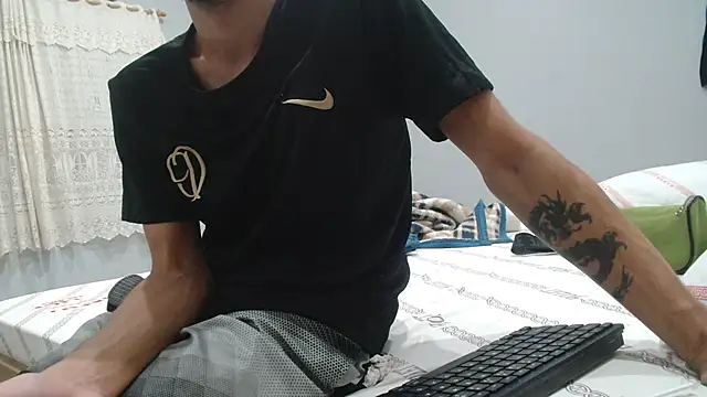 UncutToyBoy23cm online show from June 24, 2026, 3:21 pm