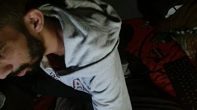 UncutToyBoy23cm online show from June 10, 2026, 7:04 pm