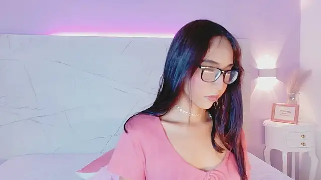 AbrilBrent online show from September 20, 2025, 7:52 pm