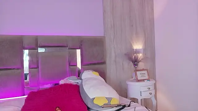 Snapshot of AbrilBrent chatting on February 17, 2026, 8:06 pm AbrilBrent online show from February 17, 2026, 8:06 pm