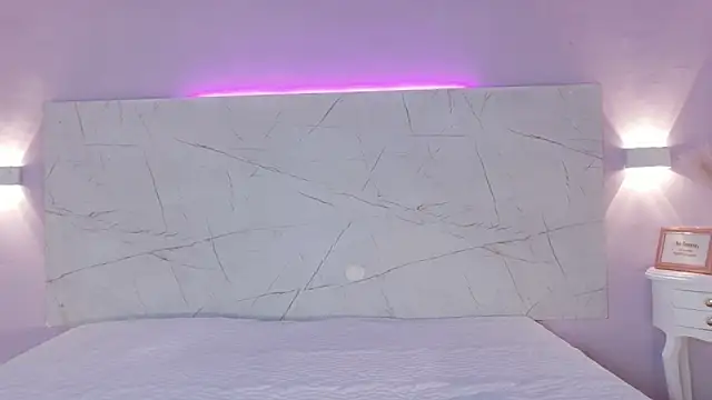 AbrilBrent online show from October 2, 2025, 8:01 pm