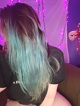 EverlyEster online show from April 26, 2026, 9:12 pm