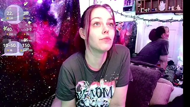 EverlyEster online show from January 19, 2025, 10:28 am