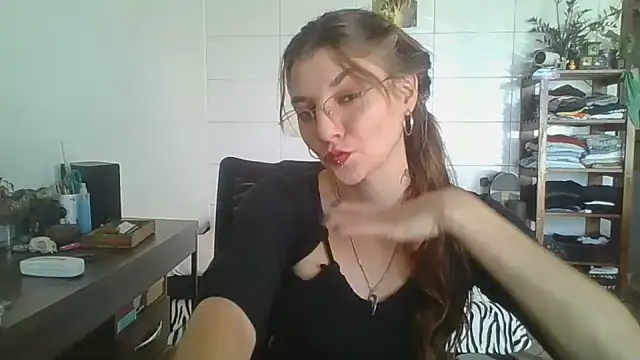 SweetyBabyDemon online show from October 14, 2025, 1:45 pm