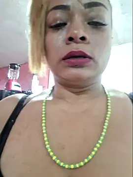 Snapshot of gatadeojosclaros chatting on February 25, 2025, 5:08 am gatadeojosclaros online show from February 25, 2025, 5:08 am