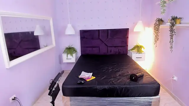 Snapshot of BrianaHazel chatting on October 3, 2025, 8:54 pm BrianaHazel online show from October 3, 2025, 8:54 pm