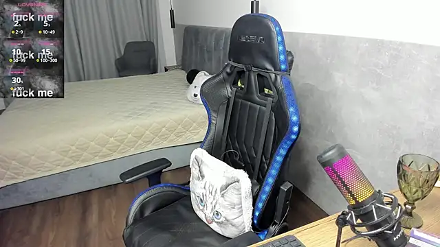 MCfly 11 online show from April 10, 2026, 8:16 pm