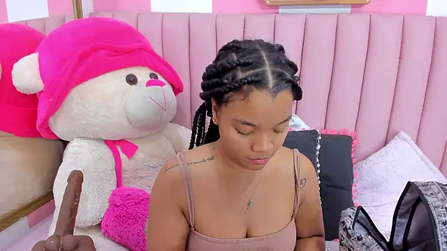 ISABELLA 020 online show from June 3, 2026, 12:39 pm