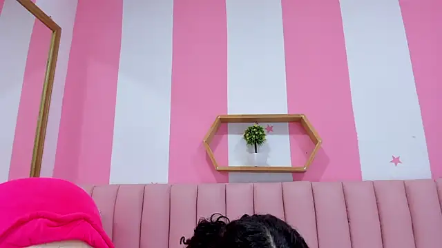 ISABELLA 020 online show from September 25, 2025, 12:33 pm