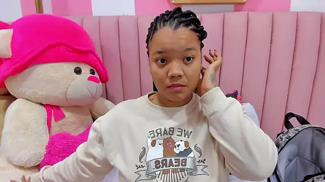 ISABELLA 020 online show from October 10, 2025, 12:06 pm