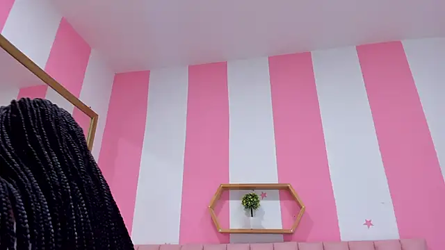 ISABELLA 020 online show from October 2, 2025, 1:03 pm