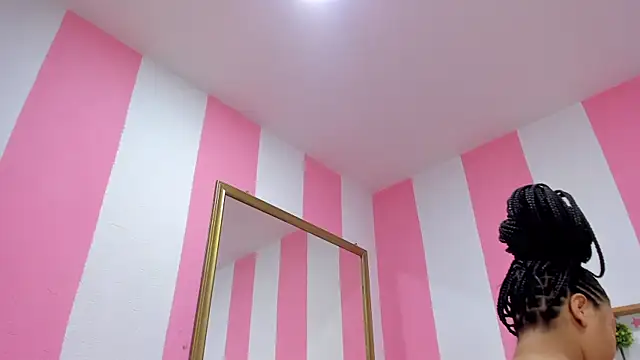 ISABELLA 020 online show from October 4, 2025, 12:17 pm