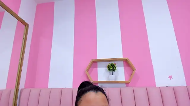 ISABELLA 020 online show from March 12, 2025, 11:10 am
