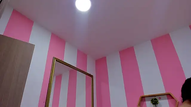 ISABELLA 020 online show from September 24, 2025, 2:12 pm