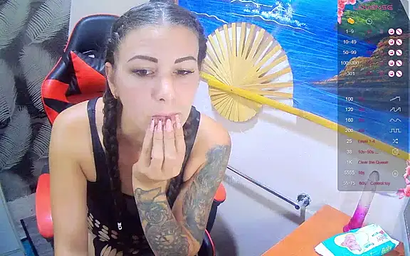 Catbaby32 online show from September 19, 2025, 8:13 pm