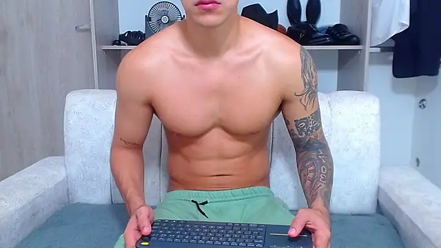 Tristan-bm online show from October 27, 2025, 11:11 am