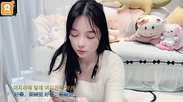 Snapshot of AKiKi711 chatting on October 28, 2025, 4:24 am AKiKi711 online show from October 28, 2025, 4:24 am