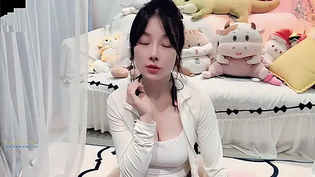 Snapshot of AKiKi711 chatting on September 20, 2025, 4:56 pm AKiKi711 online show from September 20, 2025, 4:56 pm