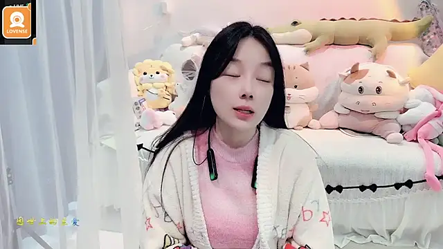 Snapshot of AKiKi711 chatting on October 9, 2025, 4:35 am AKiKi711 online show from October 9, 2025, 4:35 am