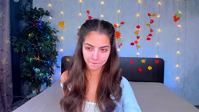 Milana Crystal  online show from November 18, 2025, 8:06 am