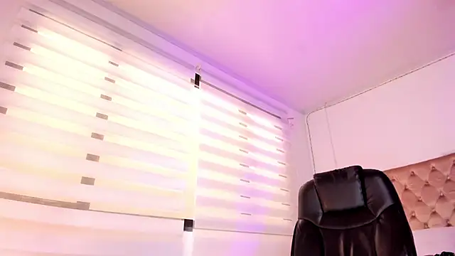 Danna Ramiirez online show from November 25, 2025, 6:52 pm