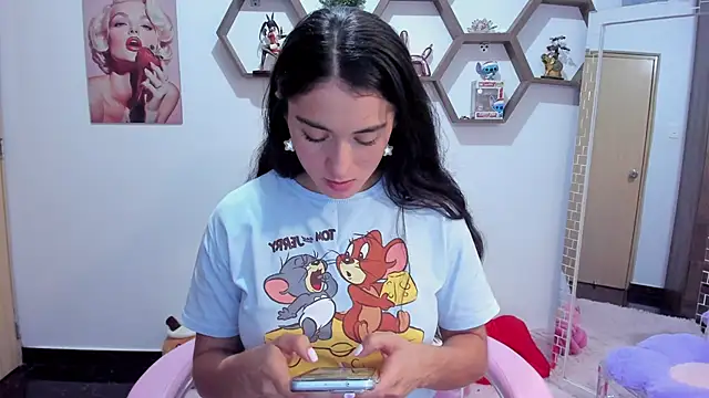 SharonSander online show from April 7, 2026, 9:38 pm