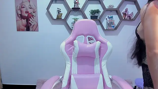 SharonSander online show from November 11, 2025, 9:09 pm